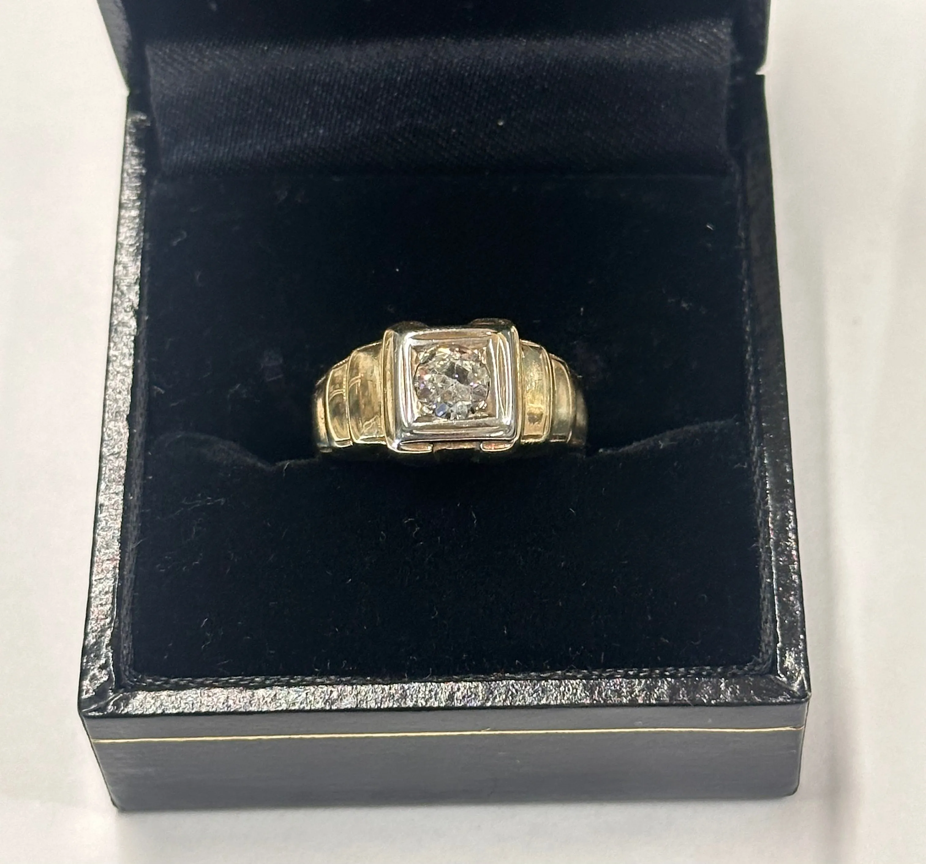 BEAUTIFUL ANTIQUE LADIES DIAMOND WHITE & YELLOW GOLD RING  - $6K APR w/ CoA!!!!!