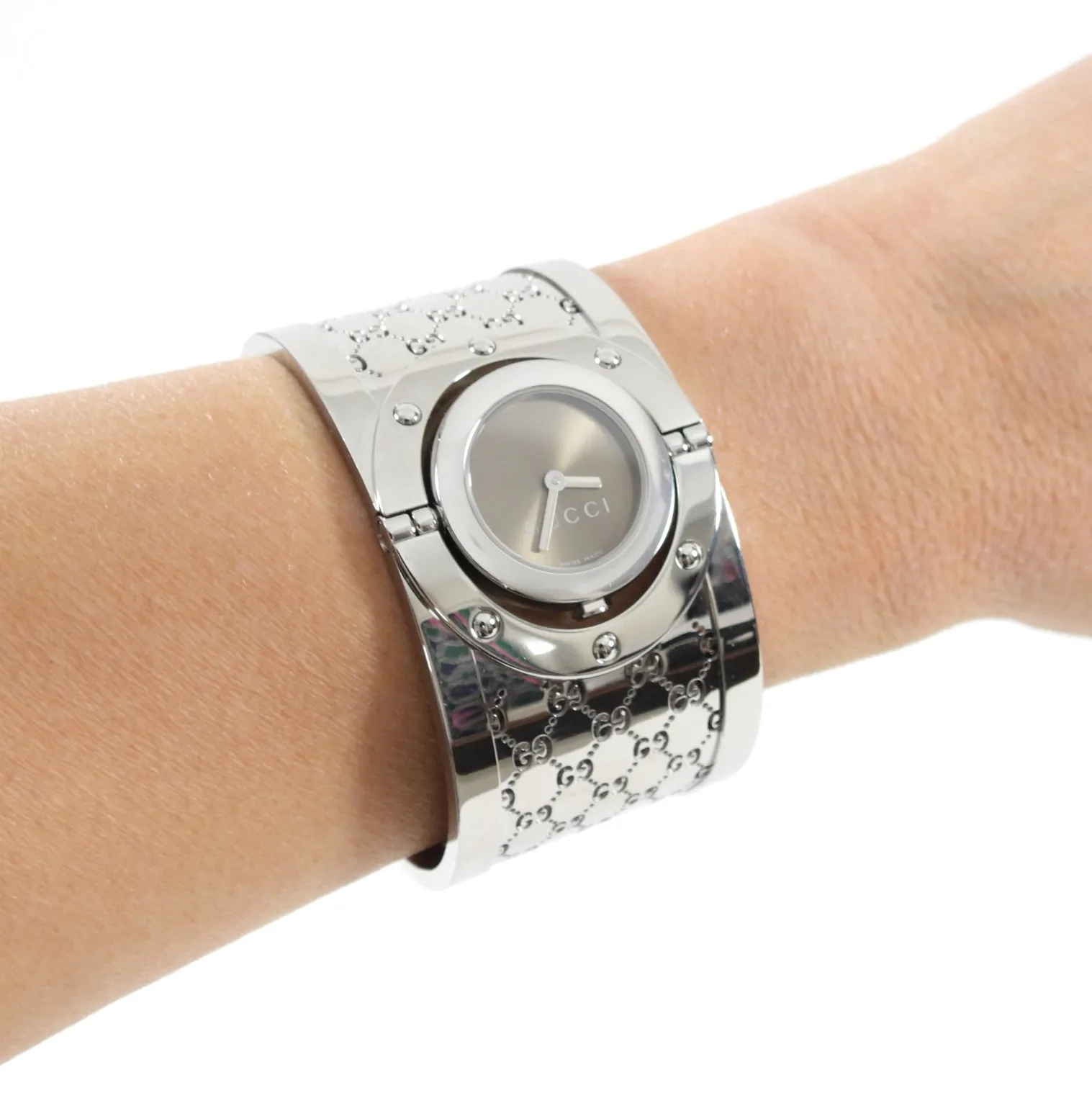 Gucci Wide Silver 112 Twirl GG Bangle Watch