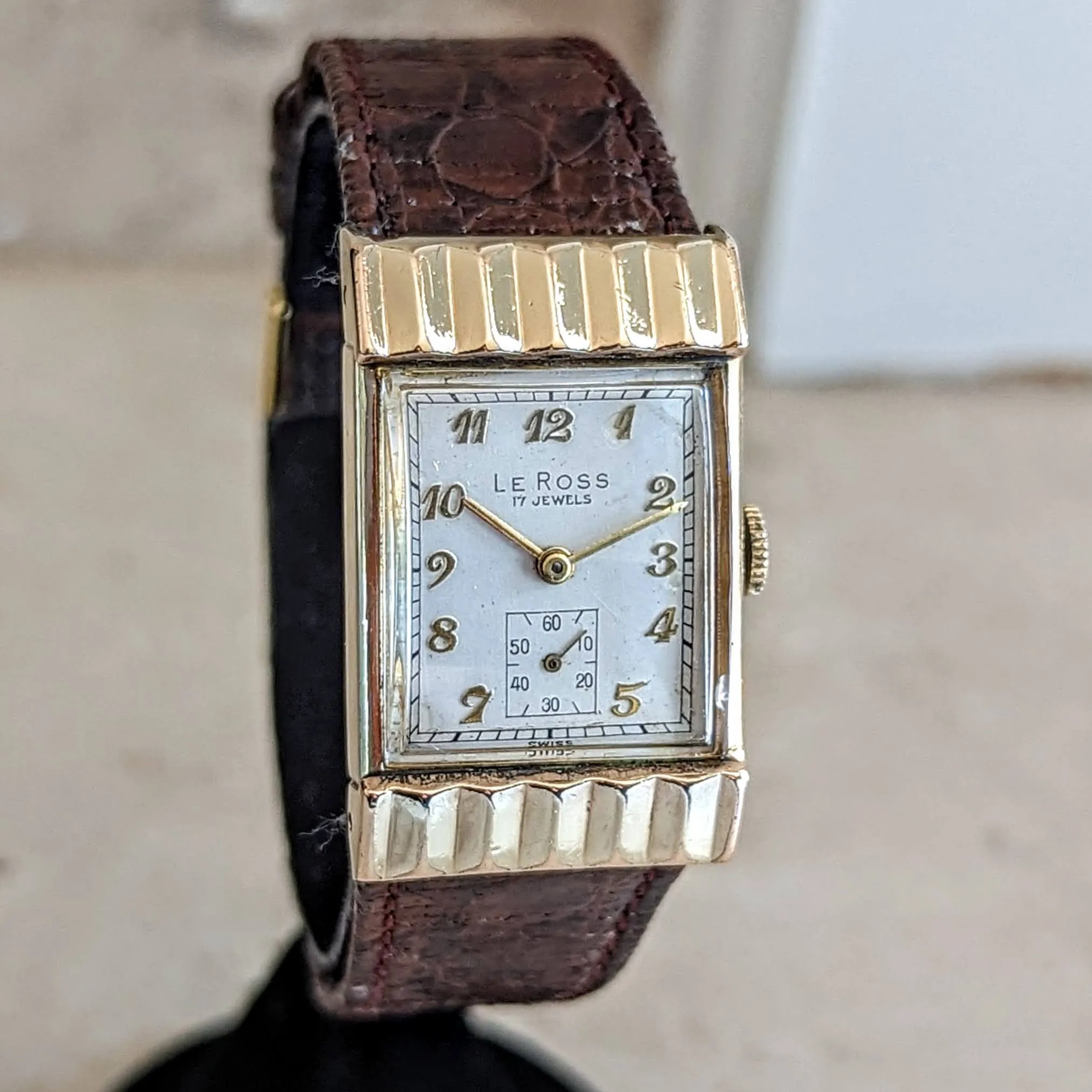 Le Ross Vintage Wristwatch by SHRIRO Watch Inc. 17 Jewels Swiss Made