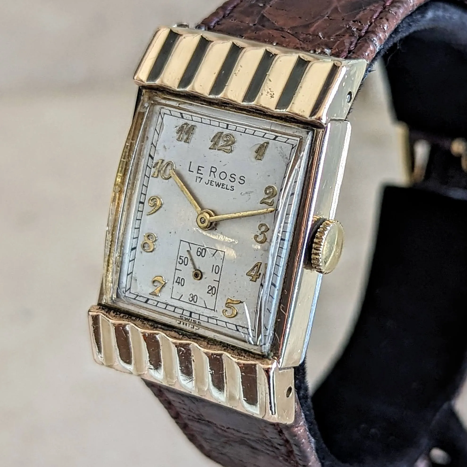 Le Ross Vintage Wristwatch by SHRIRO Watch Inc. 17 Jewels Swiss Made