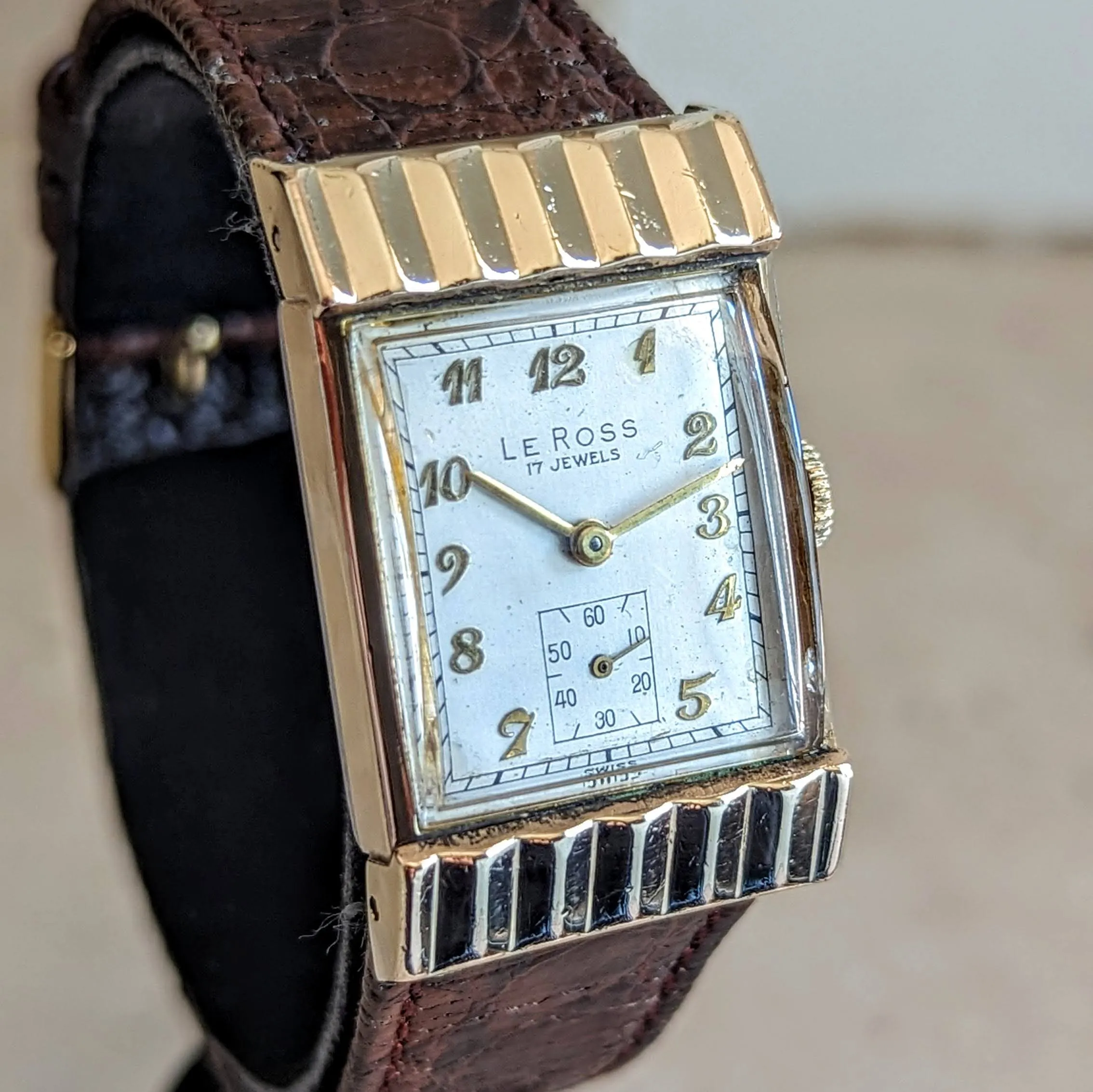 Le Ross Vintage Wristwatch by SHRIRO Watch Inc. 17 Jewels Swiss Made