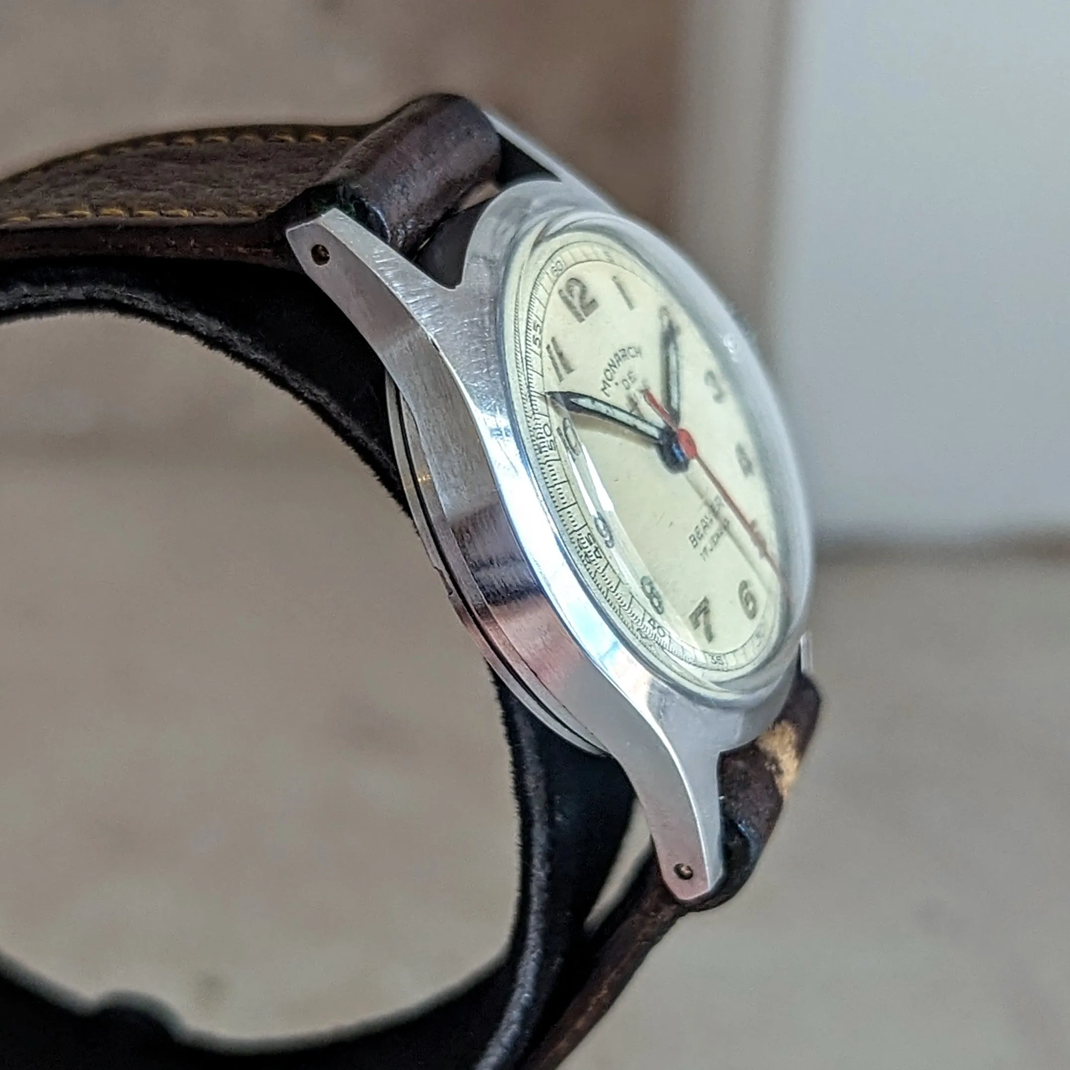 MONARCH De Luxe Beaver Wristwatch 17 Jewels Swiss Military Watch