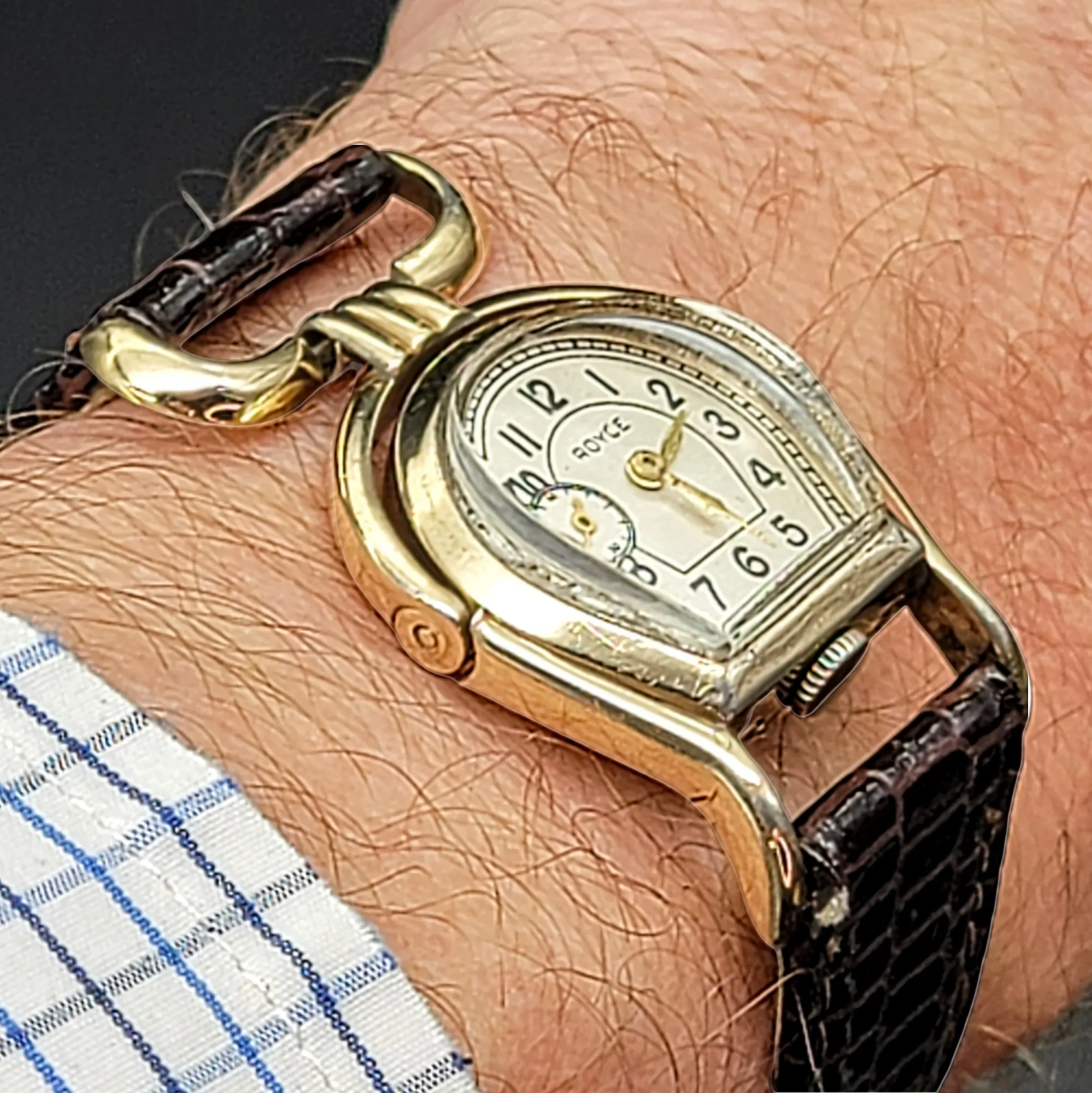 ROYCE Wristwatch "Horseshoe" Shaped Watch 17 Jewels Swiss