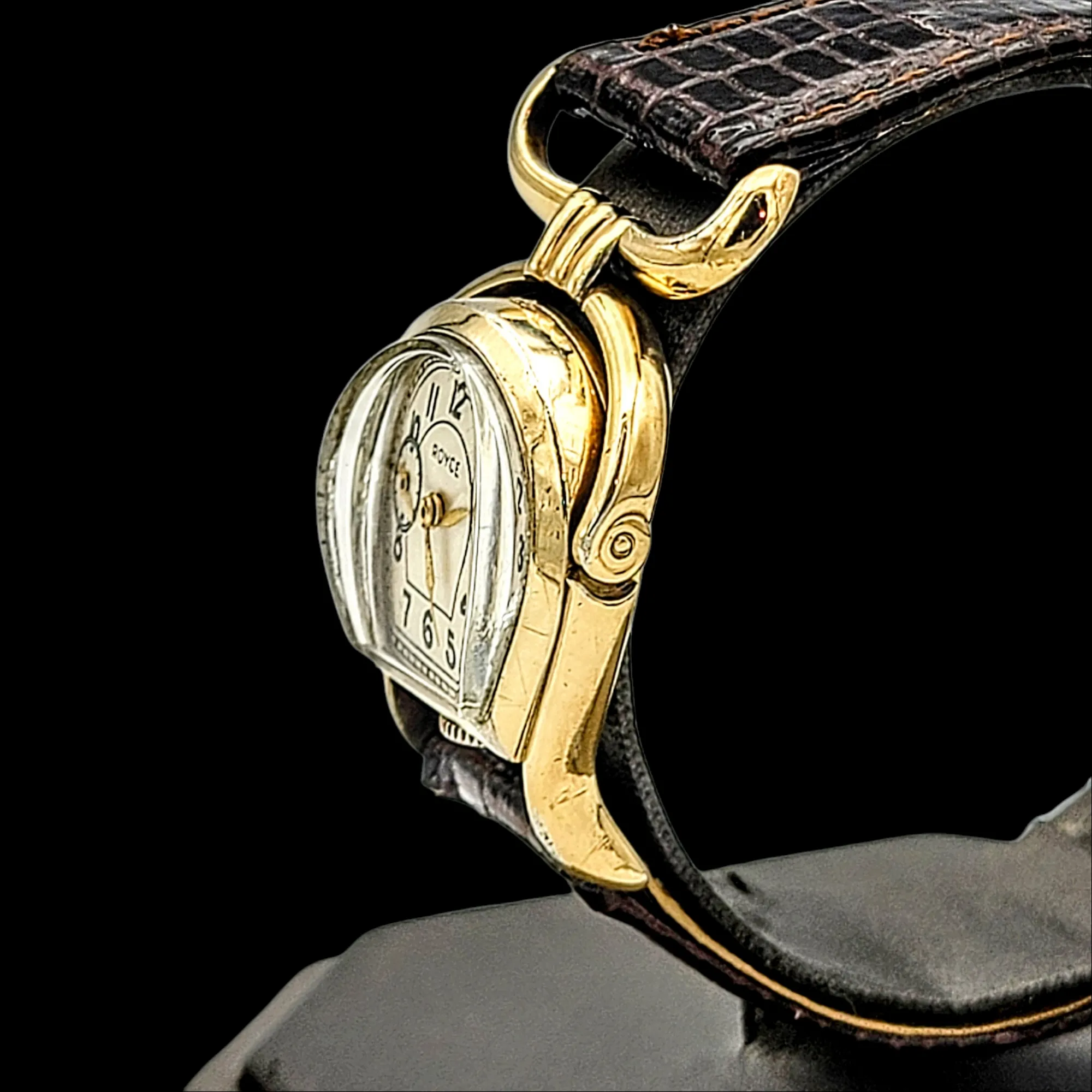 ROYCE Wristwatch "Horseshoe" Shaped Watch 17 Jewels Swiss
