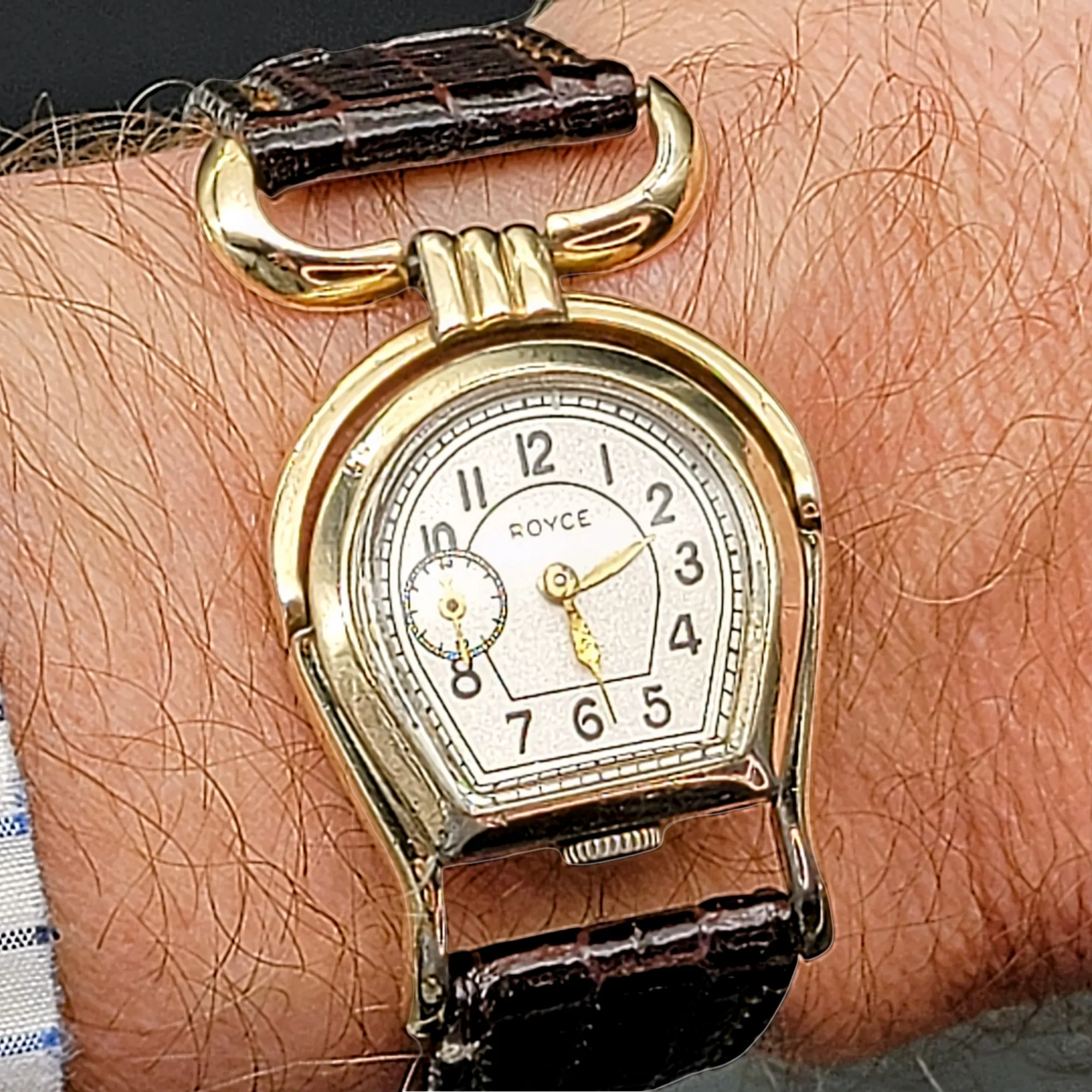 ROYCE Wristwatch "Horseshoe" Shaped Watch 17 Jewels Swiss