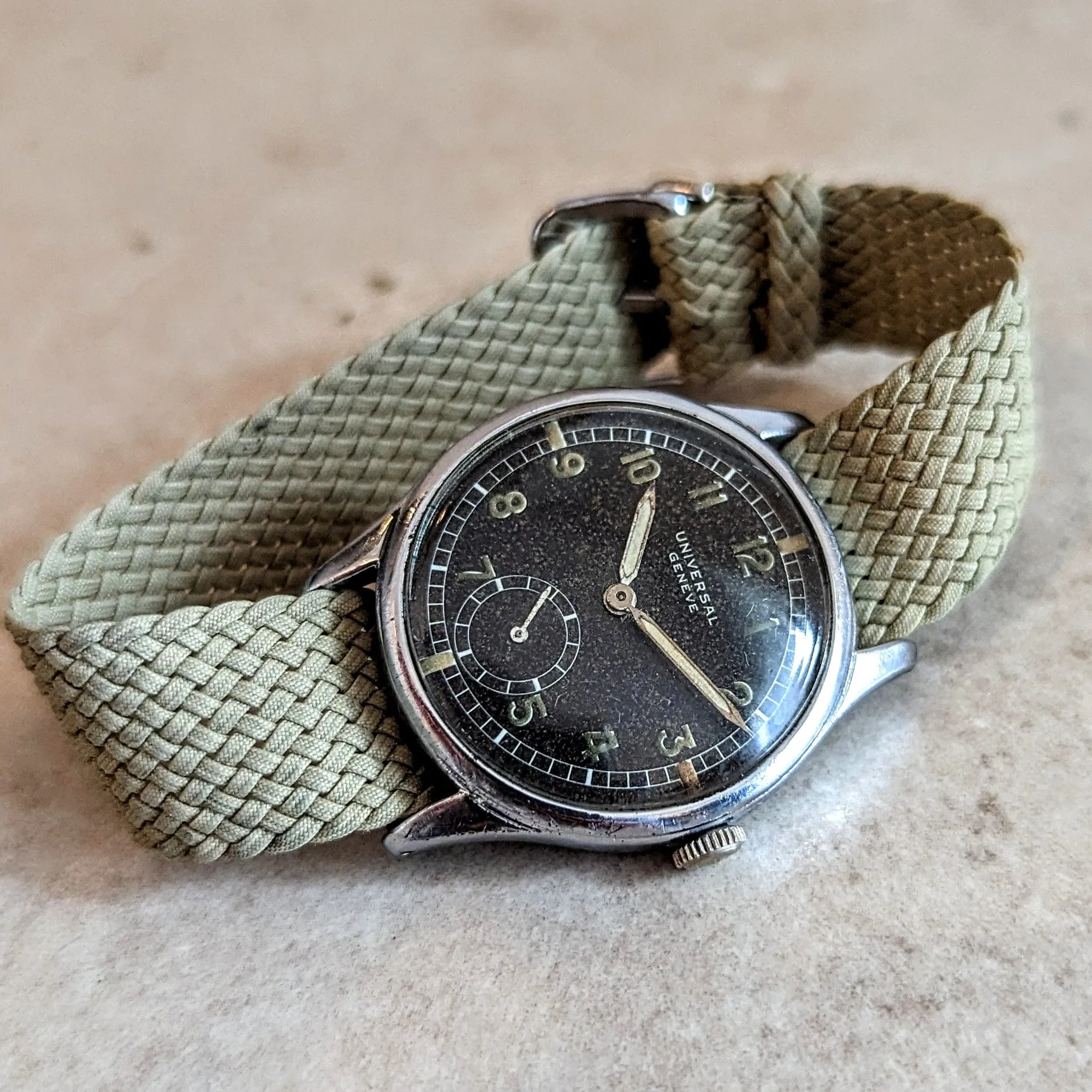 UNIVERSAL GENEVE WWII Wristwatch Military Issue 31230 32mm Case Watch