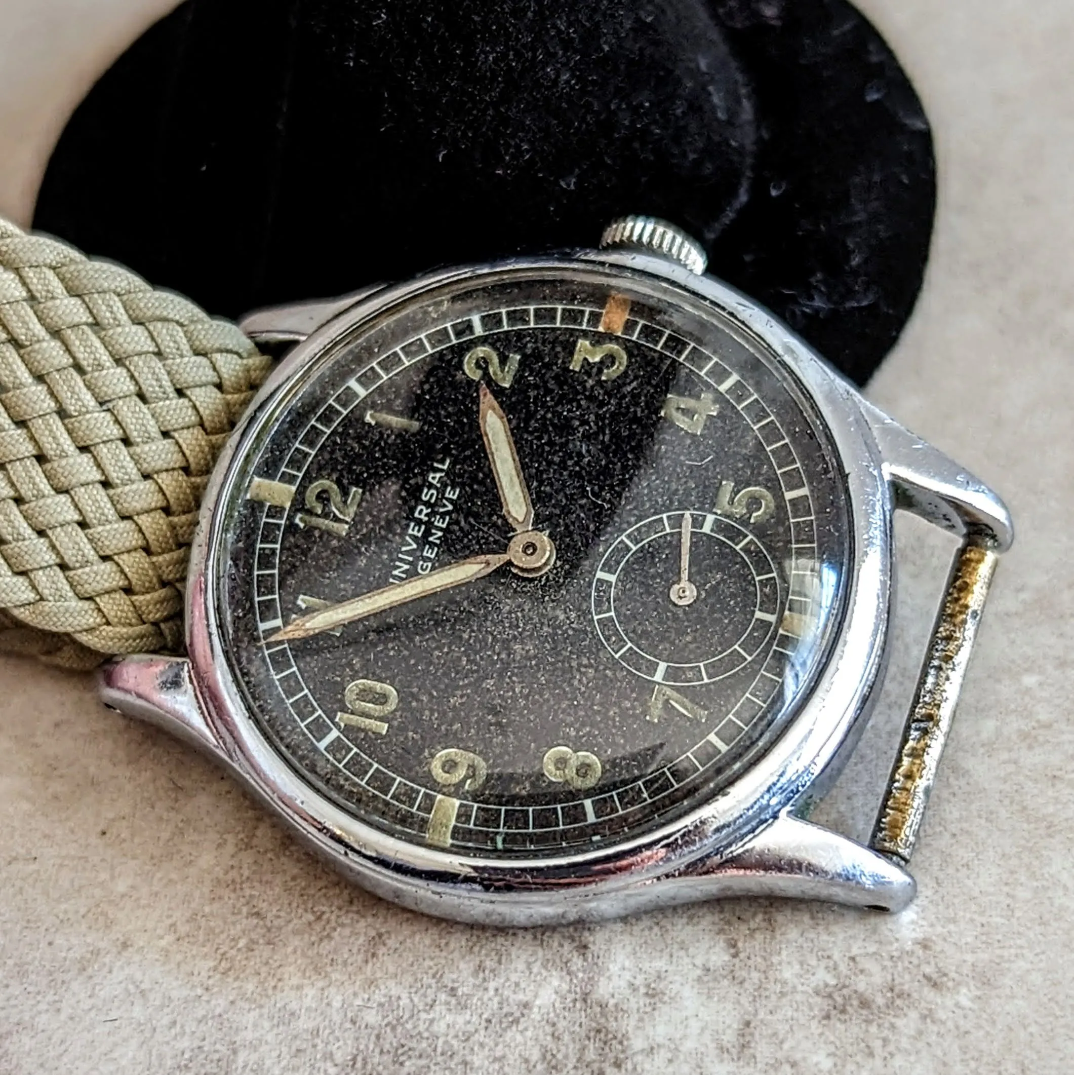 UNIVERSAL GENEVE WWII Wristwatch Military Issue 31230 32mm Case Watch