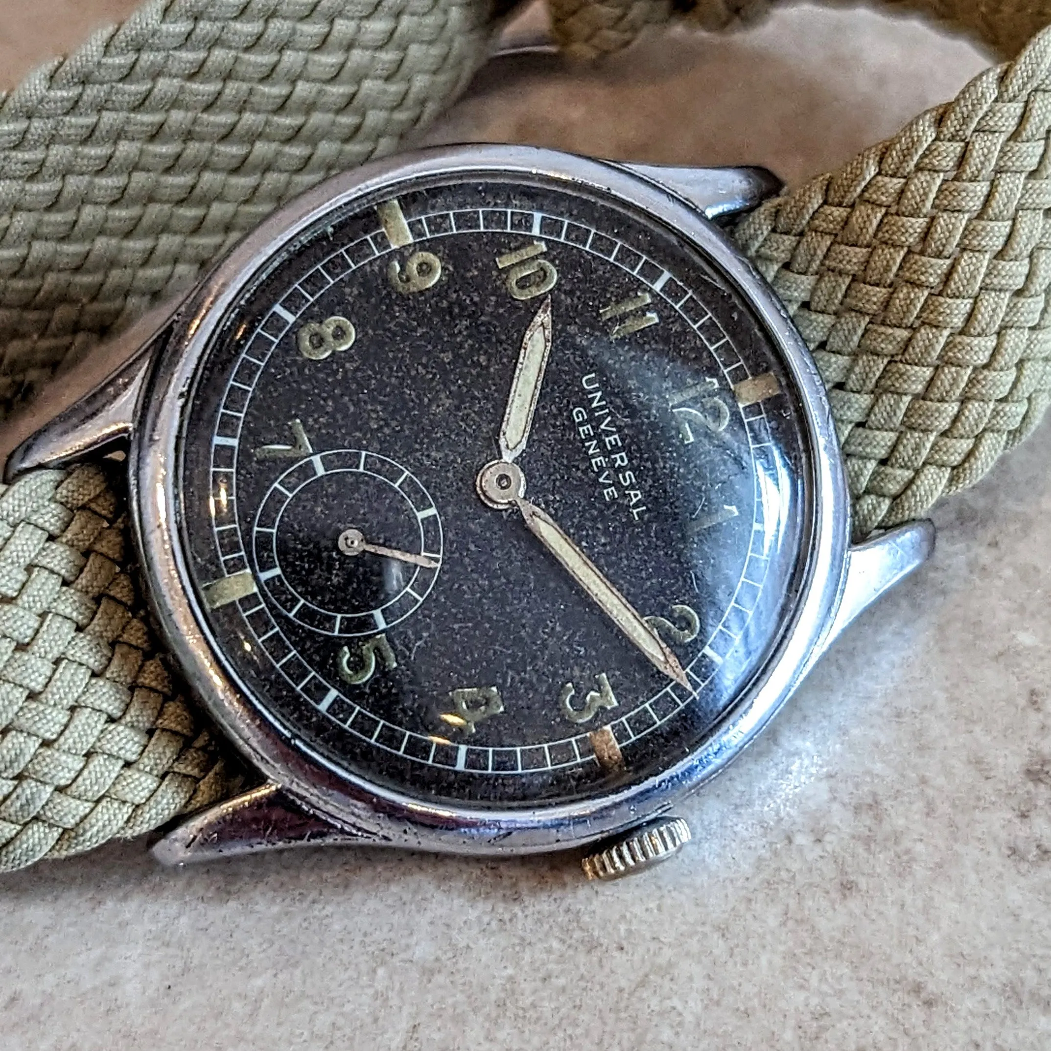 UNIVERSAL GENEVE WWII Wristwatch Military Issue 31230 32mm Case Watch