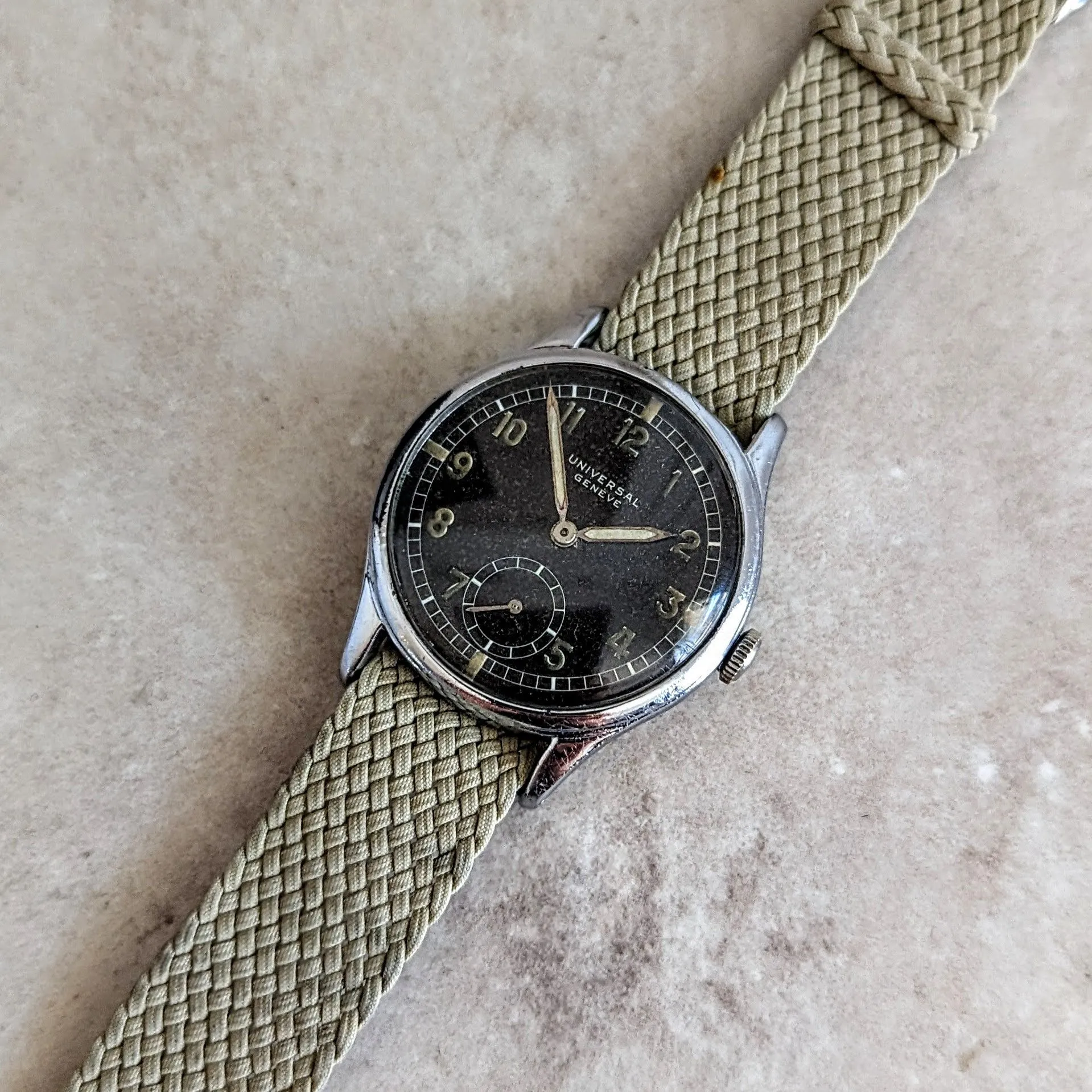 UNIVERSAL GENEVE WWII Wristwatch Military Issue 31230 32mm Case Watch