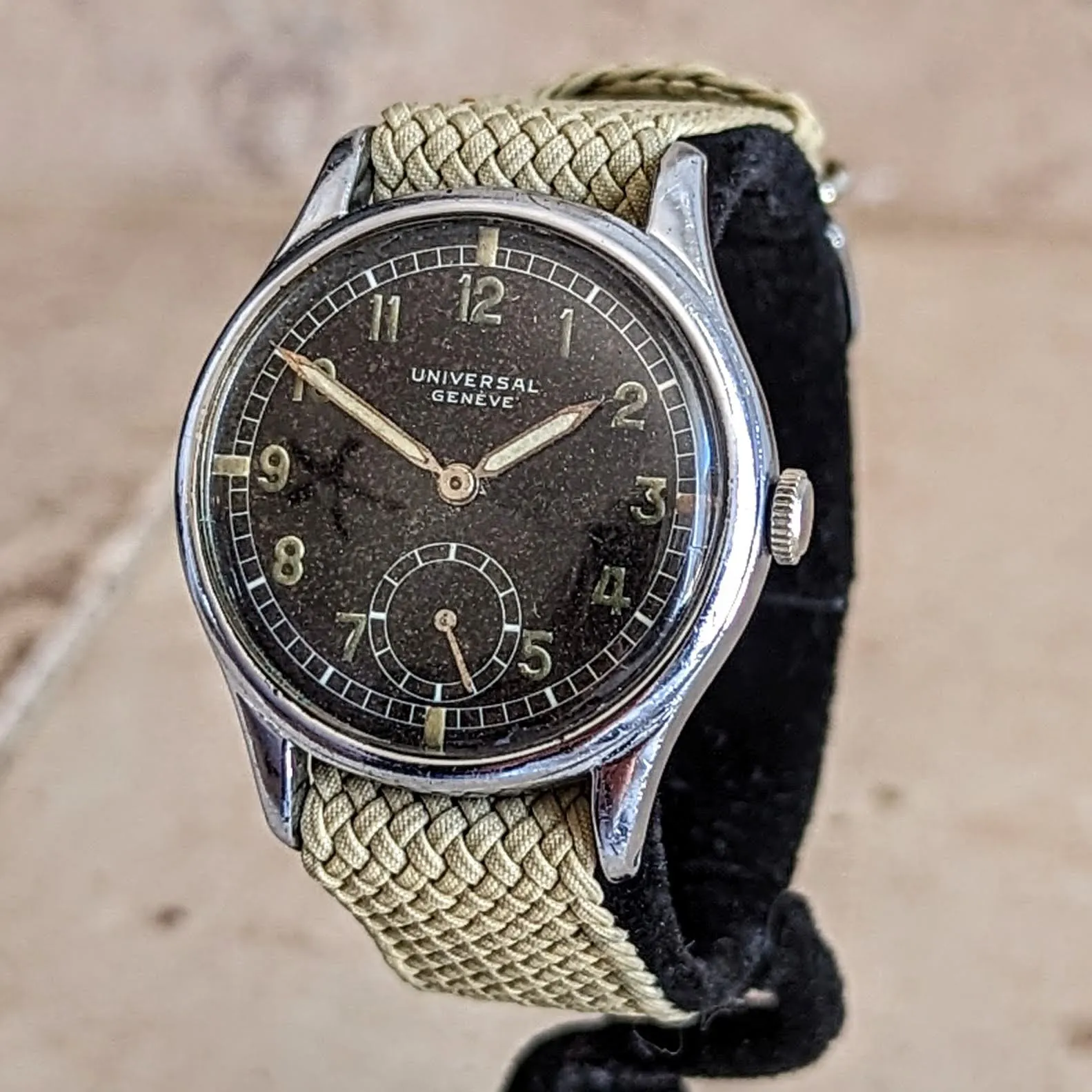 UNIVERSAL GENEVE WWII Wristwatch Military Issue 31230 32mm Case Watch