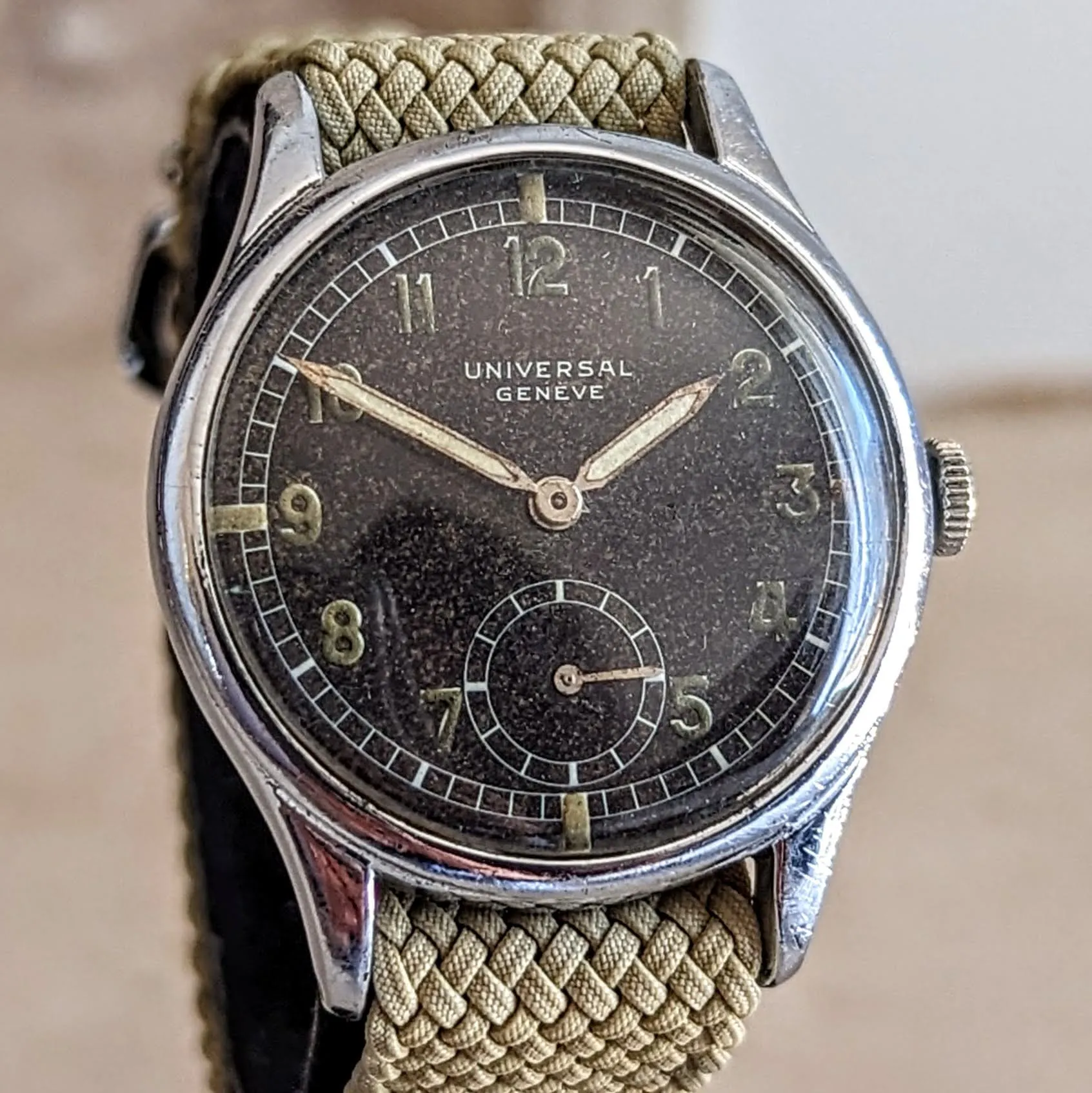 UNIVERSAL GENEVE WWII Wristwatch Military Issue 31230 32mm Case Watch