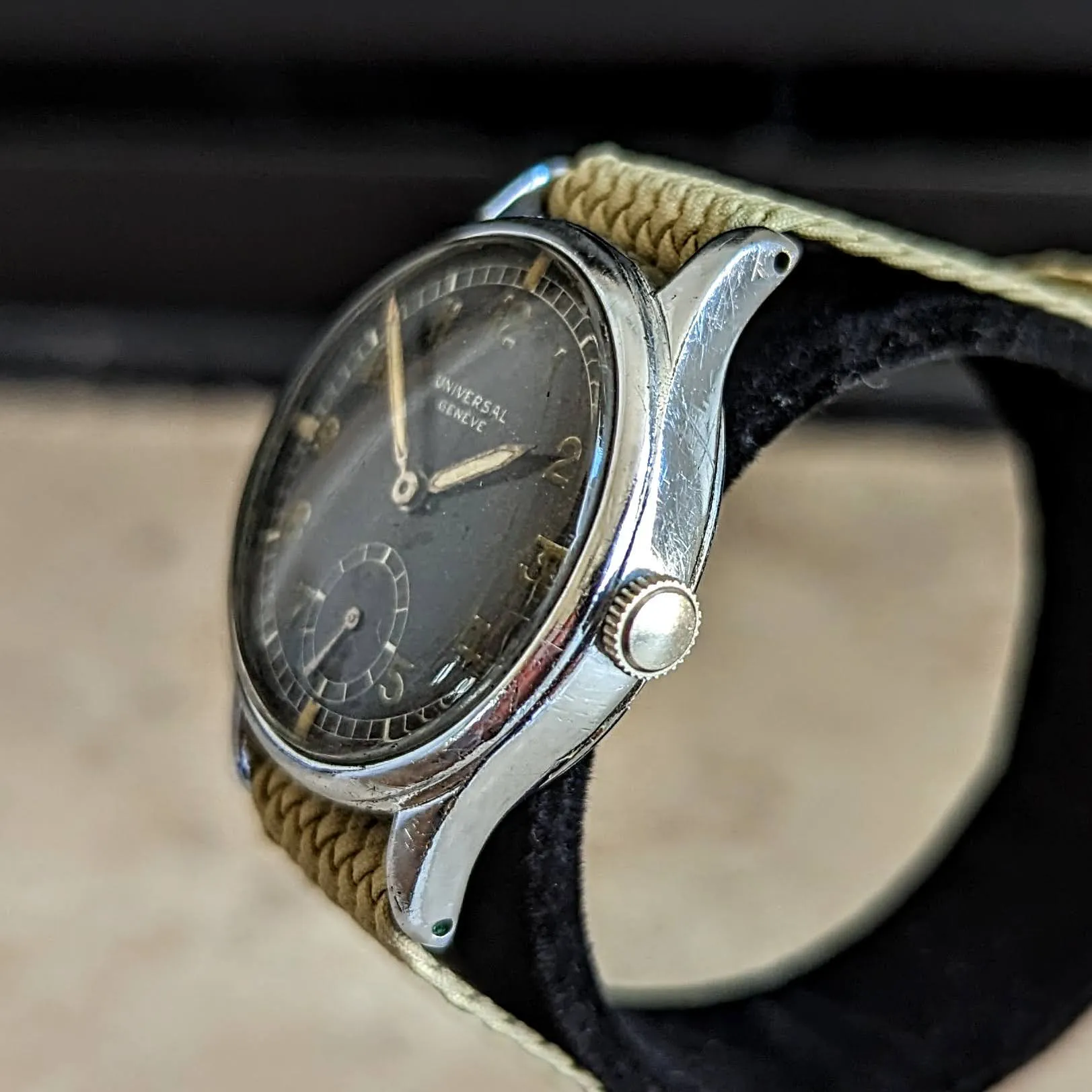 UNIVERSAL GENEVE WWII Wristwatch Military Issue 31230 32mm Case Watch