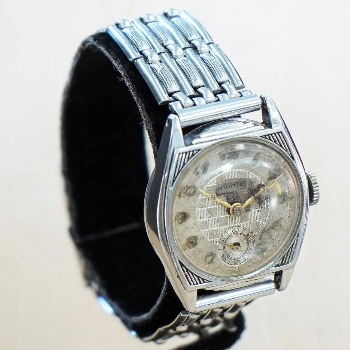 Vintage DORIC Art Deco Wristwatch 6 Jewels One ADJ Swiss Made Watch