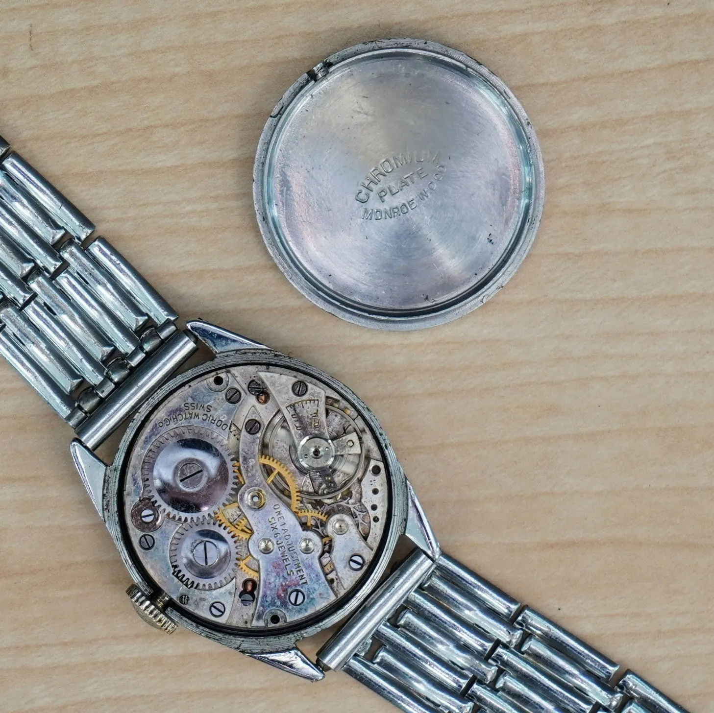 Vintage DORIC Art Deco Wristwatch 6 Jewels One ADJ Swiss Made Watch