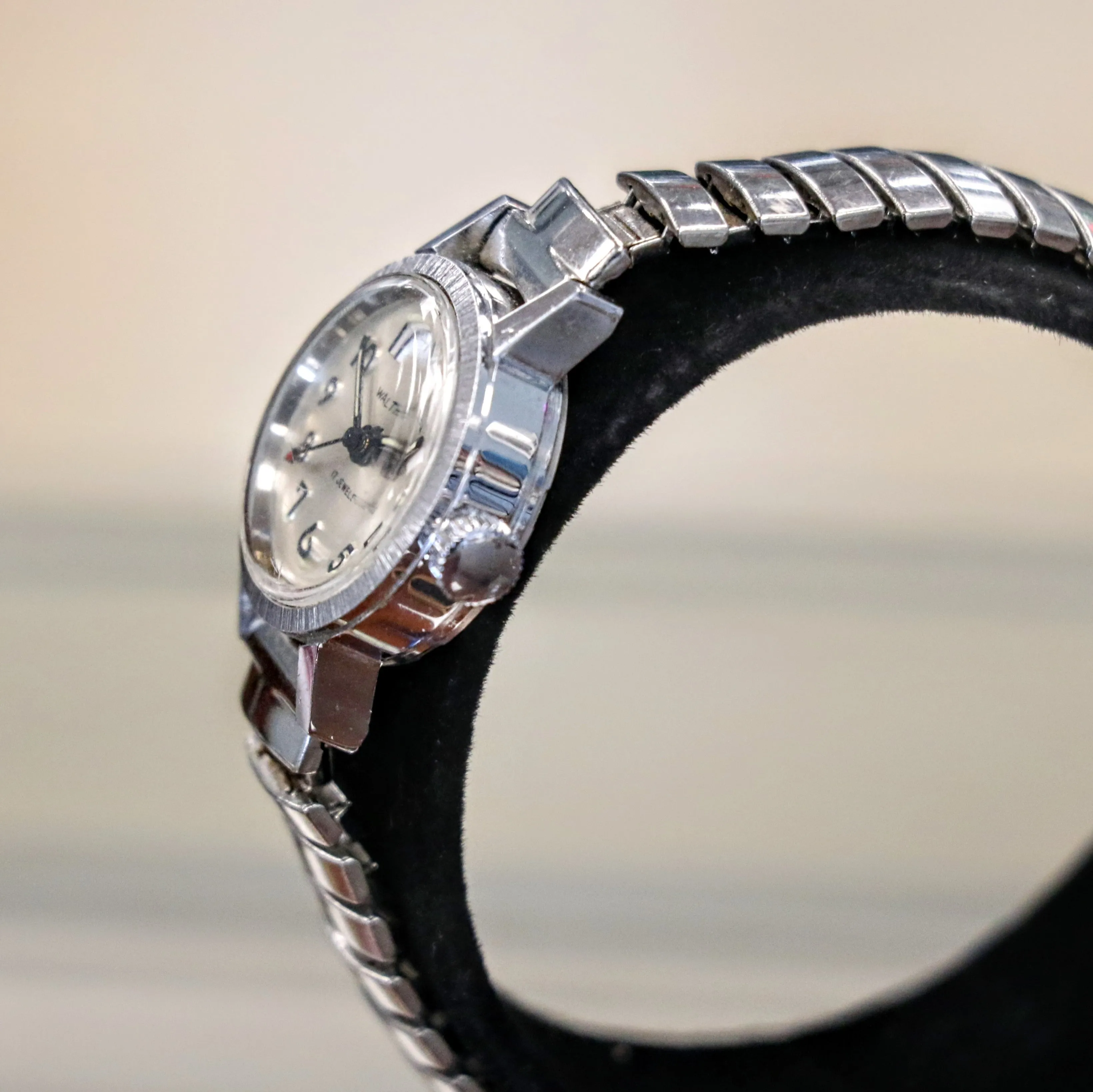Vintage Ladies WALTHAM Wristwatch 17 Jewels Watch Stainless Steel Flex Bracelet