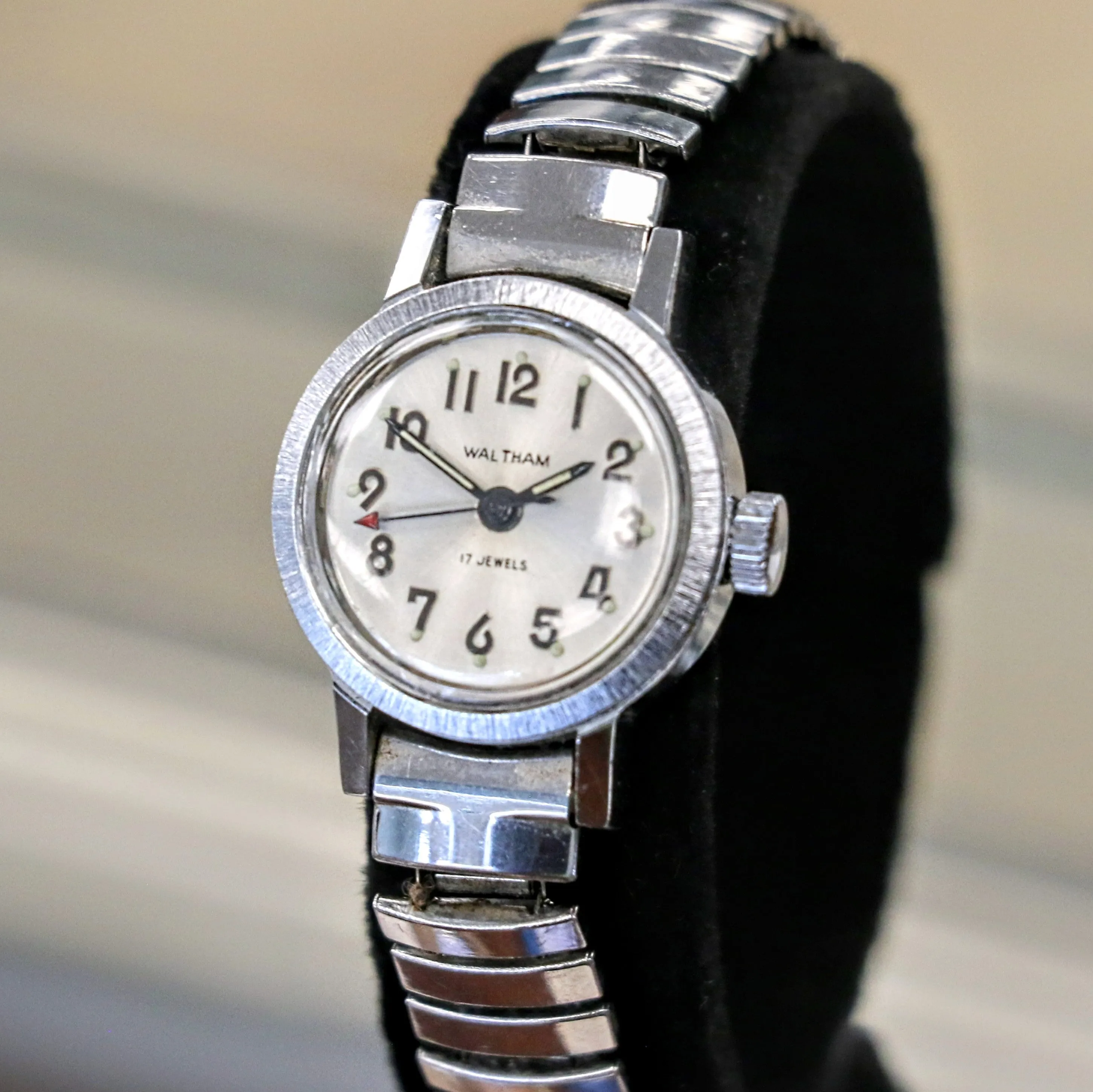 Vintage Ladies WALTHAM Wristwatch 17 Jewels Watch Stainless Steel Flex Bracelet