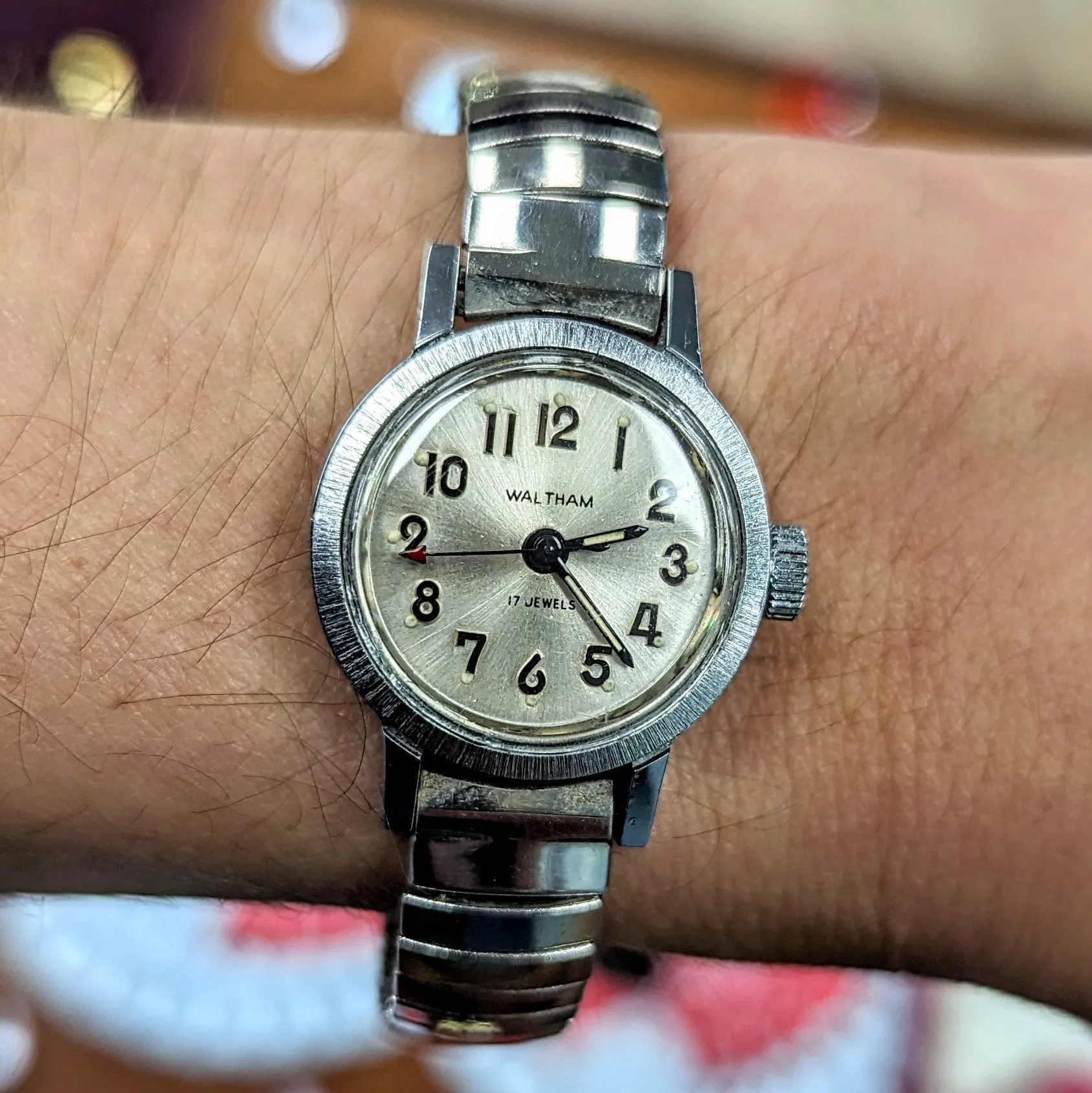 Vintage Ladies WALTHAM Wristwatch 17 Jewels Watch Stainless Steel Flex Bracelet