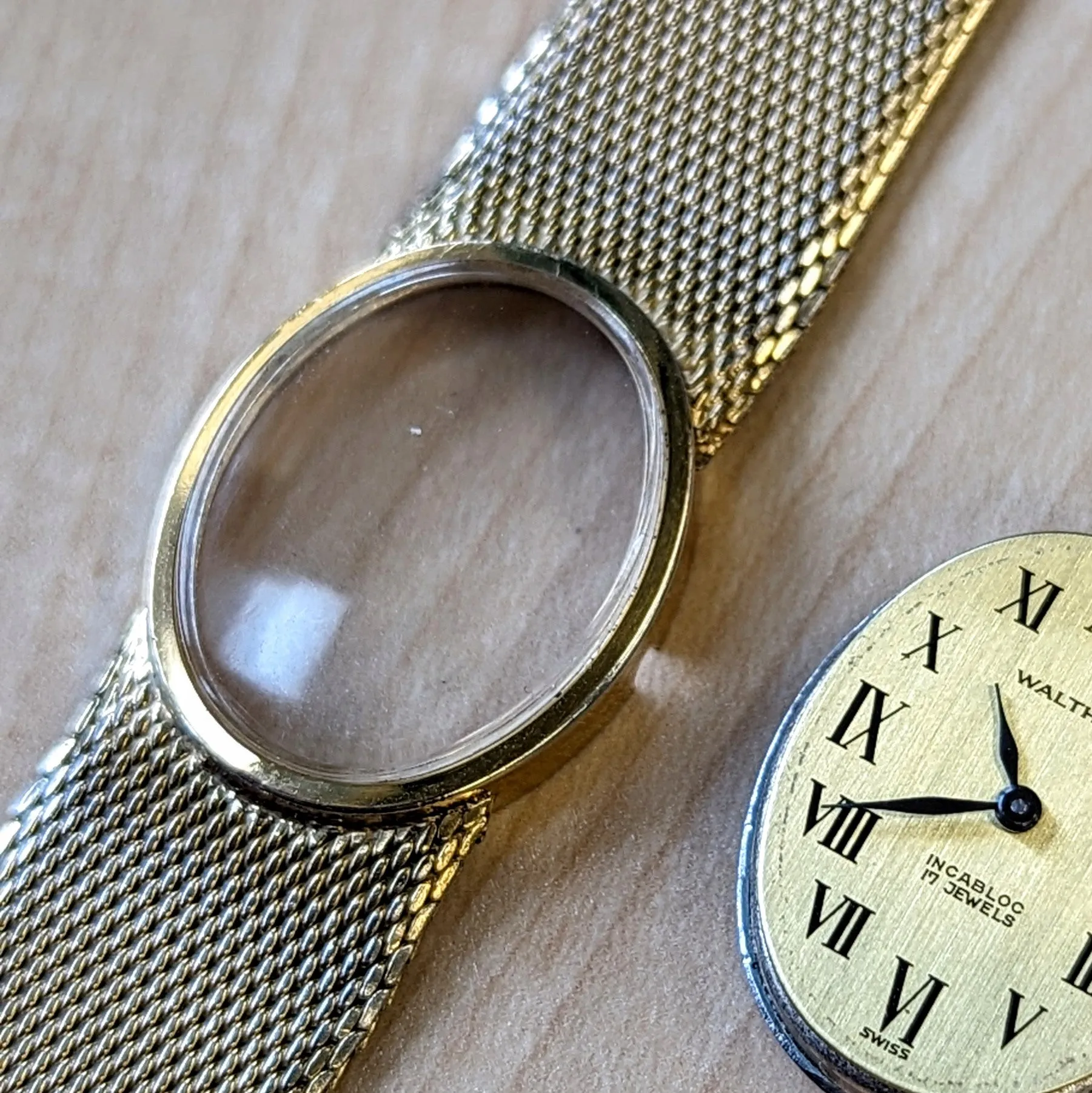 WALTHAM Incablock Ladies Wristwatch 17 Jewels FHF 69-21 Watch - Original Mesh Bracelet